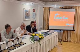 Revista Al-Khatima apresentada