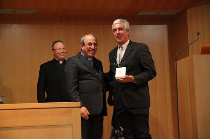 Santuário de Fátima entrega medalha de agradecimento à Junta de Freguesia 