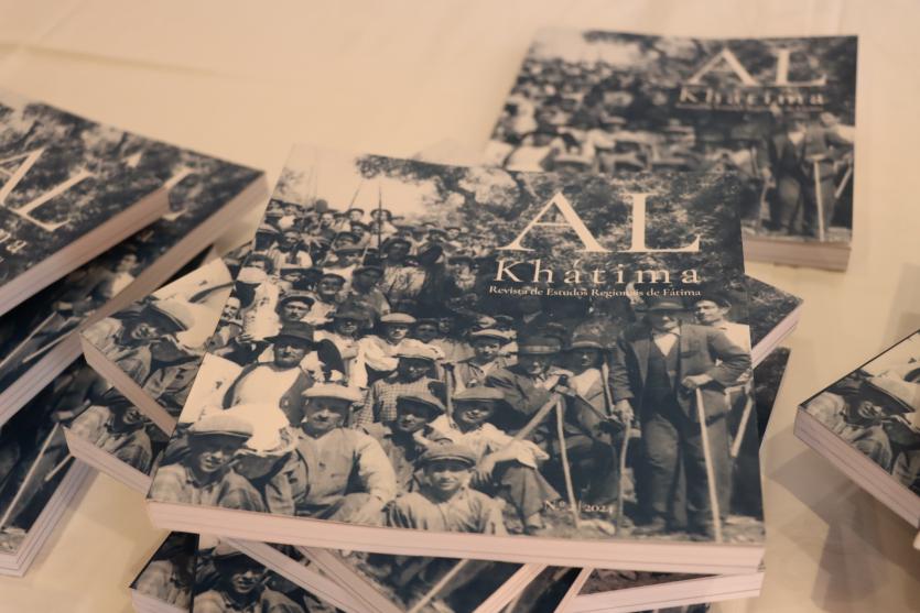 Revista Al-Khatima apresentada