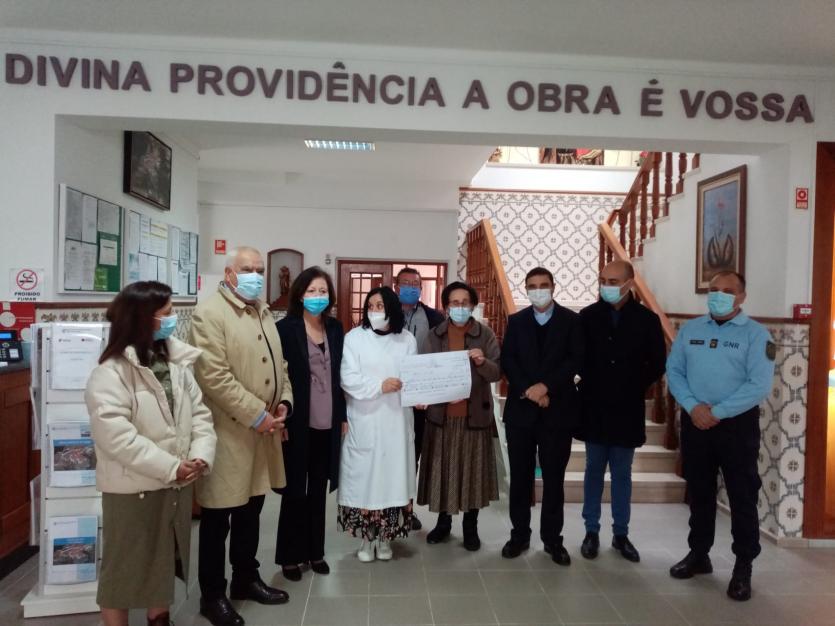 Receita da venda dos dísticos de circulação entregue ao Centro Social da Divina Providência