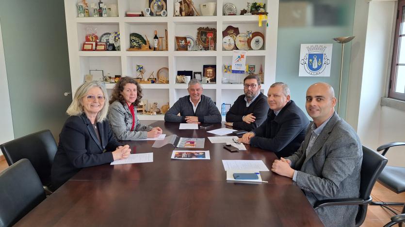 Verba dos dísticos de circulação de 2024 entregue ao Instituto Lopes e Vicunha